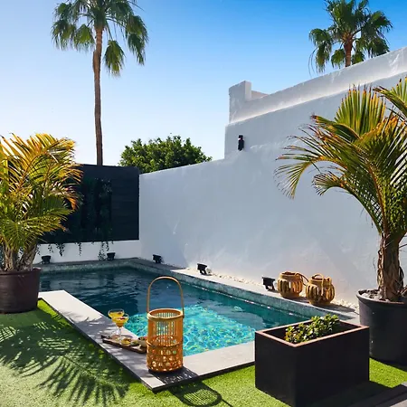 וילה Tharros, Solarium And Heated Pool